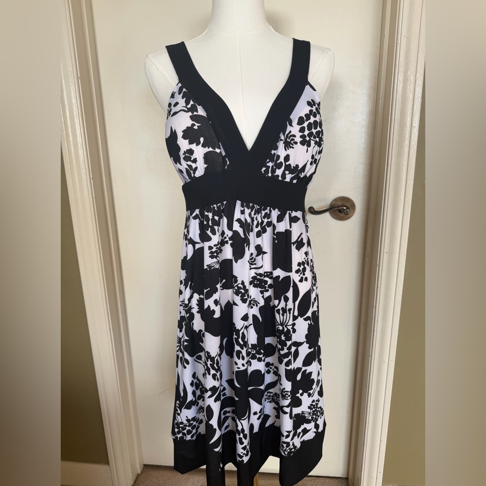 Black White Floral Empire Waist Dress Large Sleeveless V Neck Tie Back Large